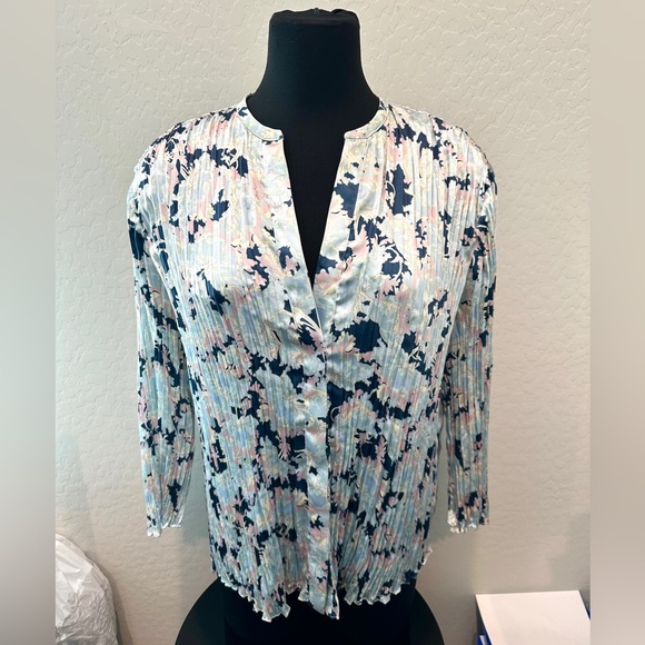 VINCE | Lotus Pleated Blue Floral Satin Contemporary Crinkle Blouse | Large - Picture 3 of 8